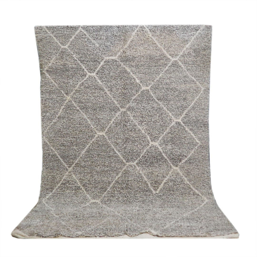 Moroccan Minimal Grey Wool Diamonds Rug, Beni Ouarain grey rug cross.