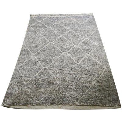 Moroccan Minimal Grey Wool Diamonds Rug, Beni Ouarain grey rug cross.