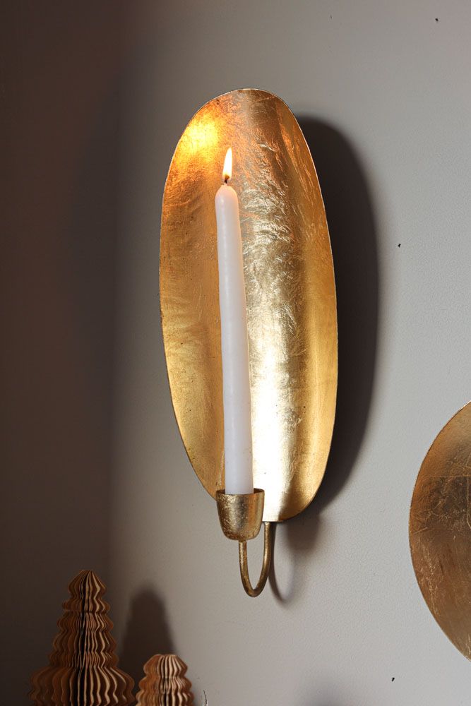 Oval-gold-leaf-candlestick-holder-wall-sconce-lores-xmas-lifestyle1